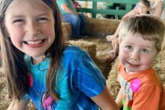 Family-smiles-on-hayride